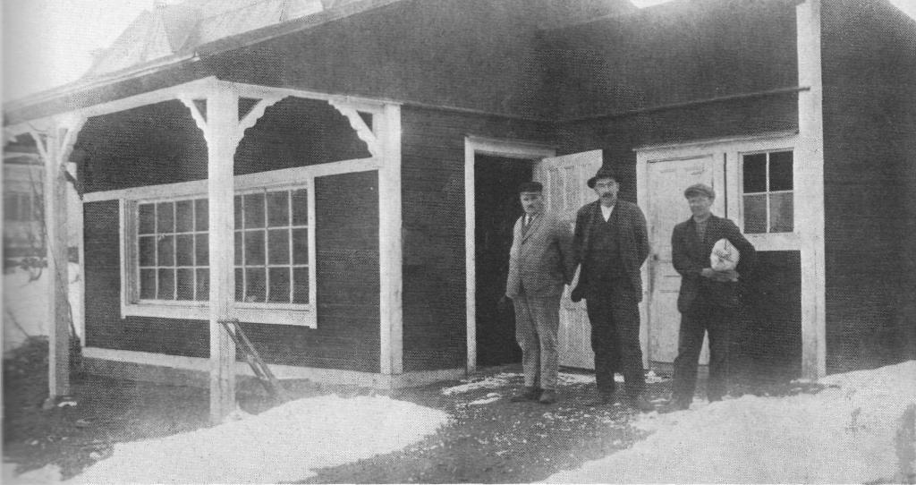 Som en kristidsåtgärd inreddes 1918 en kommunal fiskhall vid Bergsmansgatan. Den utarrenderades och drevs även några år efter kriget.