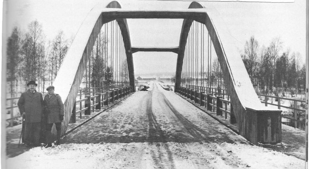 Bron över Svartälven vid Immetorp, byggd 1931, var ett för tiden stort arbete. Dess placering medförde dessutom en radikal flyttning och rätning av landsvägen.