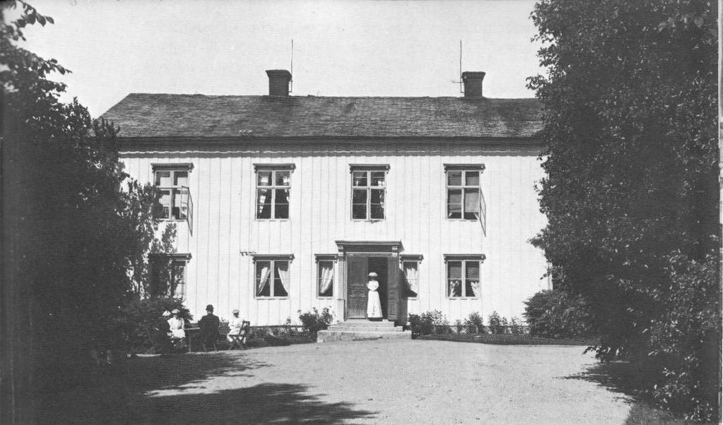 Gården Bohult har en lång historia. Bl a har den varit länsmansgård. Under 1800-talets senare del beboddes den av kommunalmannen Anders Ericsson.