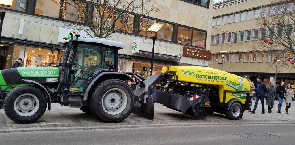Entreprenören skriver en dagbok för varje pådrag där datum, typ och mängd av salt dokumenteras. Detta levereras vecka för vecka till beställaren. 7.3.