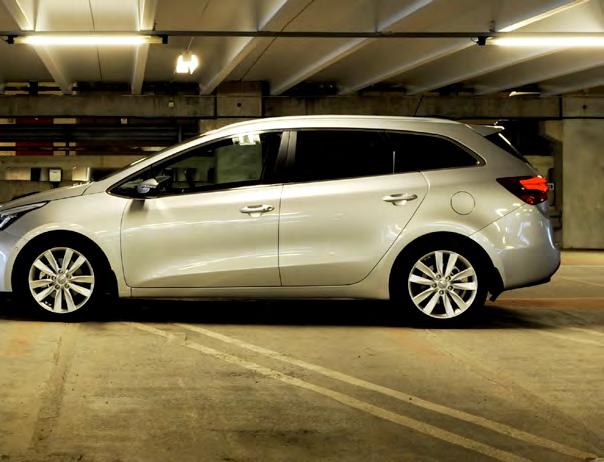 n Hyundai i30 kombi 1,6 crdi Motor: R4, 1 582 cm 3, 110 hk vid 4 000 r/min, 260 Nm vid 1 900 2 750 r/min. Framhjulsdrift. Kaross: L/b/h 4 485/1 780/1 500 mm. Axelavstånd 2 650 mm.