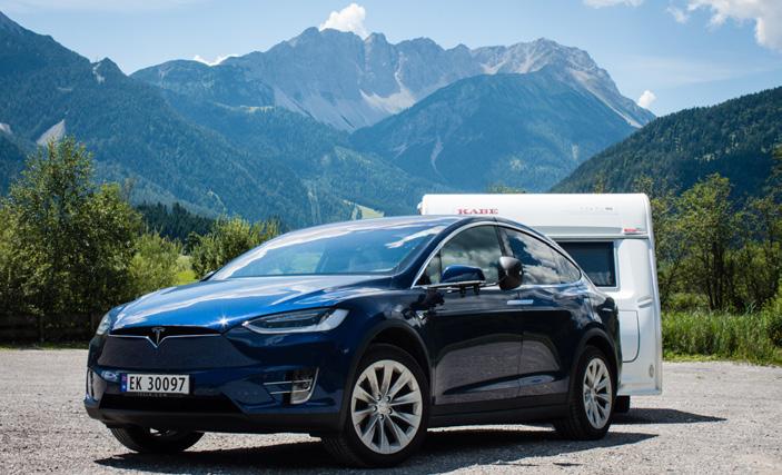 KABE-TEST MED TESLA MODEL X SOM DRAGBIL Kan man dra husvagn med elbil? Jodå, det går alldeles utmärkt. I alla fall om dragbilen är en Tesla model X med en KABE på kroken.