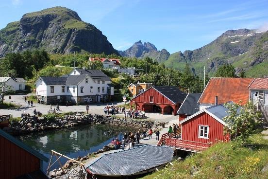 Slaget vid Trollfjorden: 1890 drabbade nya och gamla tider samman i Trollfjorden. Den 6 mars, mitt i Lofotsfisket, var Trollfjorden full av torsk.