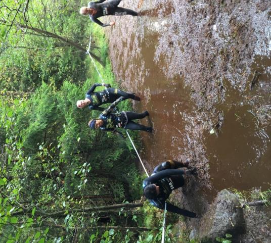 Det har på senare år varit lite svårt att få de 35-40 funktionärerna som behövs för uppdraget, att slita sig från andra våraktiviteter. Vad är då Mud Run?
