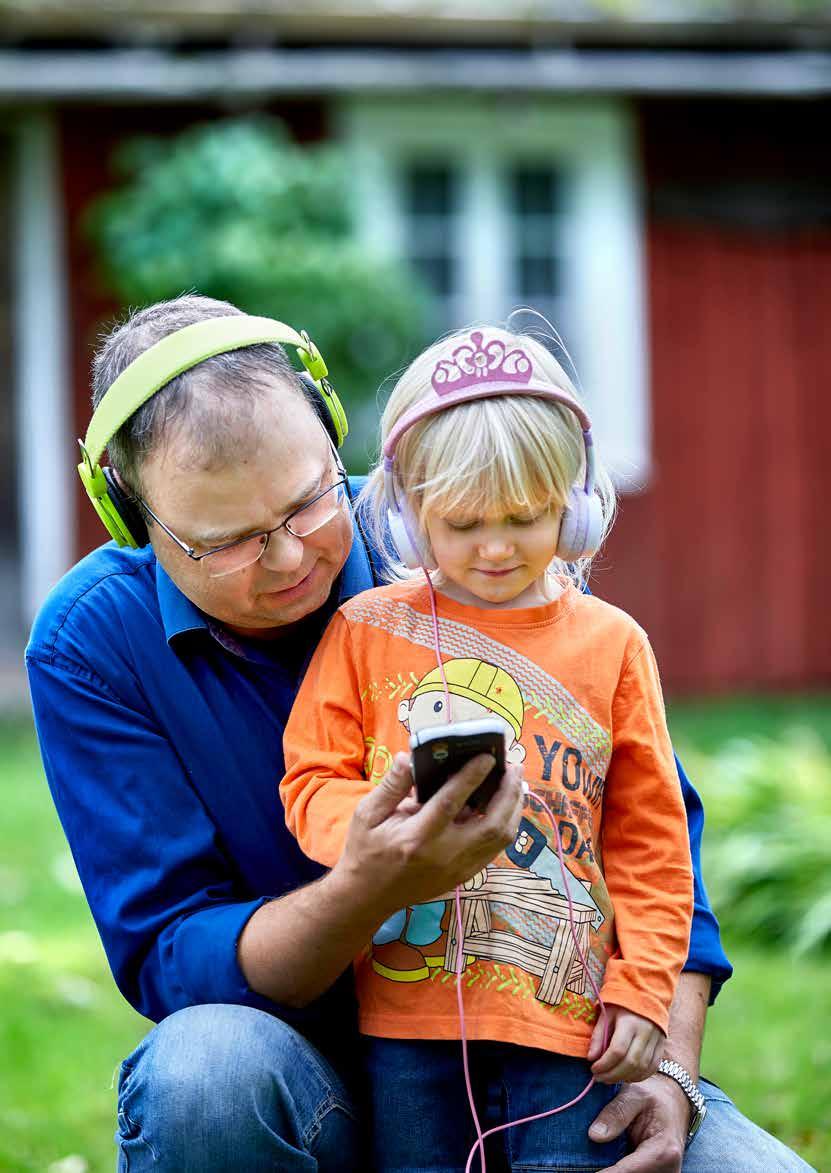 Berättarnätet Kronoberg arbetar med att trygga det muntliga berättandet och använder även nya sätt för att tillgängliggöra Kronobergs sägenplatser för fler.