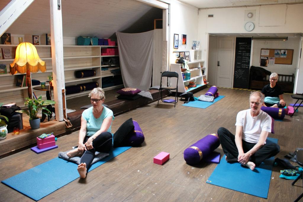 oavsett eventuella skador eller sjukdomar. Jag vet att yoga har så mycket att erbjuda till oss alla, att få kontakt med sin kropp och sin andning igen.