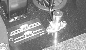 Sprutrampsomkopplare Sprutrampsomkopplarna sitter framtill på kontrollpanelen till höger om sätet (fig. 9).