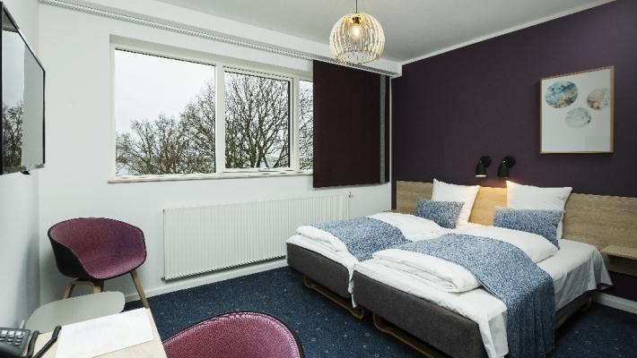 Nyare rum på vån 2. Avstånd till hotellet från Öresundsbron Rostock (D) Fredrikshavn (DK) 1 km 215 km 5 km Detaljerad hotellinformation Incheckning från kl. Utcheckning innan kl.