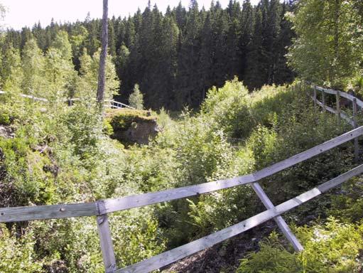 På bortre väggen syns