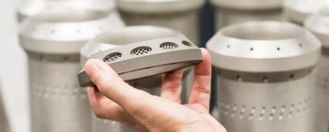 Siemens - gasturbiner Siemens använder additiv tillverkning för att reparera delar av brännaren på sina gasturbiner.