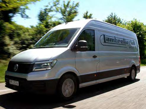 REPORTAGE text: Erik Gustafsson foto: Peter Sundfeldt Sex klassiska Lambrettaskotrar återvänder till klassisk mark i Milano med en lika klassisk Volkswagen Crafter.