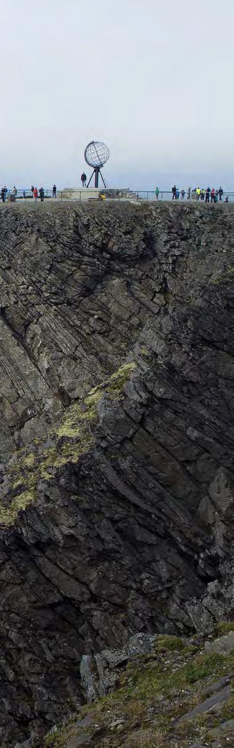 REPORTAGE DE DRABBADES HÅRT AV DEN HVITA SOMMERNATTA.