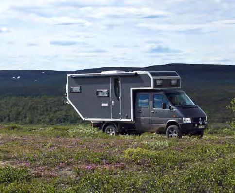 SJÄLVKLART ÄR VÅR Volkswagen LT35 utrustad med riktig lågväxel och med den aktiverad blir bilen, trots sin vikt, en riktig bergsget. Uppför eller nedför i hög lutning är inga problem.