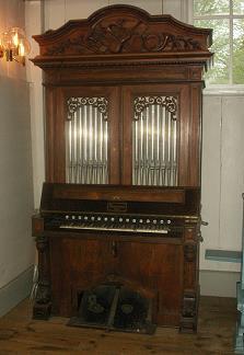 10 musiker. Nordvall var ju en god orgelspelare. I Tyska kyrkan tjänstgjorde han under många år, hur han nu kunde hinna med det.