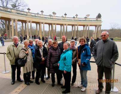 Vid lunchtid den 14 mars startade tolv stycken glada pensionärer mot H:fors- Vanda flygstation där gruppen kompletterades med två personer, med resmålet Berlin i Tyskland.