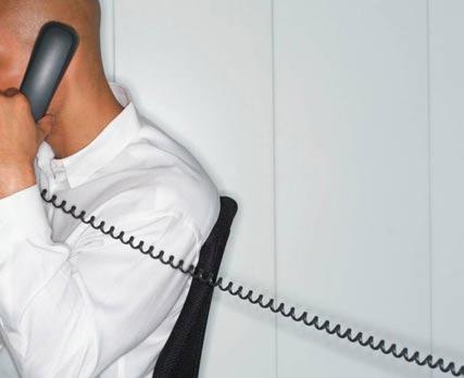Detta innebär att samtliga berörda parter; anhöriga, begravningsbyråer, socialnämnder, sjukvårdshuvudmän, trossamfund och begravningshuvudmän måste samverka för att förkorta tiden till gravsättning /