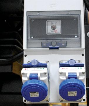 AVANCERAD ELEKTRISK SKRIDVÄRME PEKSKÄRMSTEKNIK MED FLERZONS VÄRMEELEMENT OCH JÄMN VÄRMEFÖRDELNING.