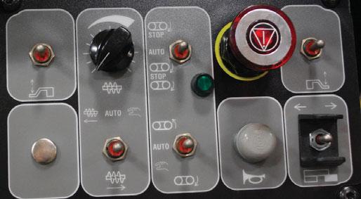 Vibratorhastighet Motviktstryck SKRIDENS KONTROLLPANEL Monterade på respektive förlängare för att ge effektivt handhavande Svängningsfunktion