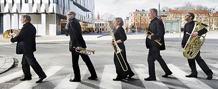 KULTUR I VÅRDEN, HÖSTEN 2017 Kultur ger ljusglimtar i vardagen, skapar värdefulla möten och ger verktyg för reflektion.