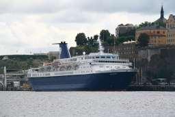 Norwegian Sun Rederi: Norwegian Cruise Line Byggd: 2001 Längd: 258 meter GT: 78 309 Passagerare: 2350 4