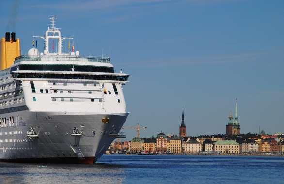 Äldsta kryssningsfartygen som anlöpte Stockholm 2012 Ursprungsnamnet och byggår inom parantes. 1. Athena (Stockholm 1948) 2. Princess Daphne (Port Sydney 1955) 3.