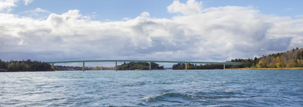 ) Vattenområdet har kartlagts med multibeam ekolod (se figur 16.) och man kan konstatera att det finns ett muddringsbehov endast i direkt anslutning till hamnläget.