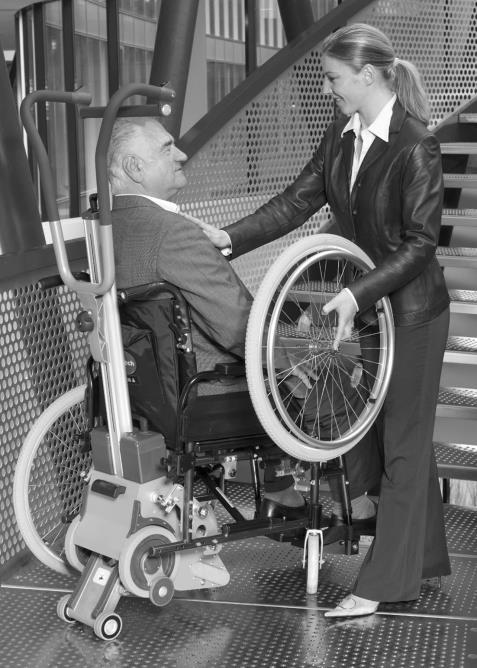 3.5 PT-Plus-modellen (plus rullstol) Trappklättrare med inkluderad högkvalitativ rullstol (manuell) och integrerad laddare. Trappklättraren kan fästas och tas loss.