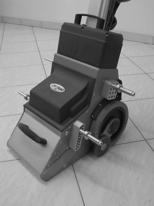 5.2.7 Lasta en rullstol på en Liftkar PT-Plus och PT-Adapt På båda dessa modeller är trappklättringsenheten fäst vid rullstolen med hjälp av en adapter.