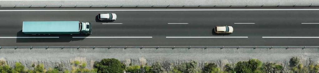 KÖRSTÖDSSYSTEM Med ett extra öga på vägen. Aktiv farthållare, kollisionsvarning och nödbroms. Följ trafikrytmen utan problem.