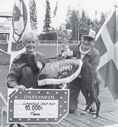 SHS, 18,96, före LL s After Eight, 18,99. Whip- pets tredistanstävling togs hem av Chinon före Adagio Masatto.