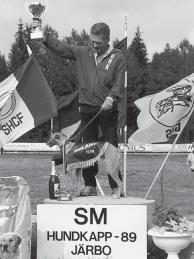 Liquoric Lad vann Gästriketrofén My Sand tog hem Revelj Oaks Järbobanan avslutade sitt rekordår två helger i sept. I Gästriketr ästriketrofén gick segern till LS Liquo- ric Lad, Michael Rhodin, SHS.