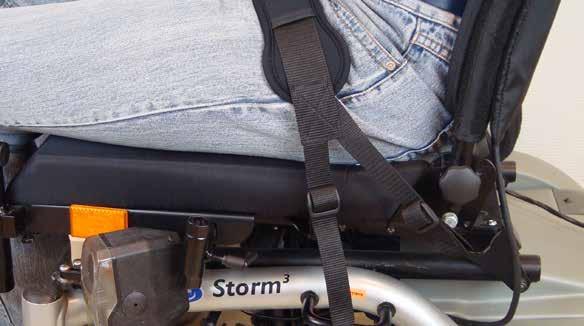 Montering av fyrpunktsbälte, antirotationsbälte på Storm 3 (Invacare) Monteras med