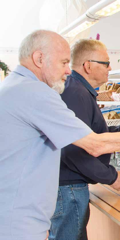 matvanor. För många innebär övergången till pensionsåldern mer ohälsosam mat och mindre fysisk aktivitet, vilket lätt leder till övervikt och ökad risk för en rad sjukdomar.