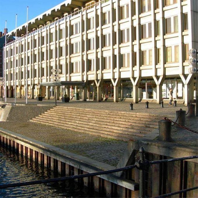 Torsdagen den 18 januari kl. 13,50 16,00 Stadshuset i Landskrona, Drottninggatan 7. Visning och information Vi samlas i Stadshuset foajé. Därifrån visas vi vidare till Sessionssalen.