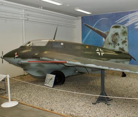 LÖRDAG 30 JUNI Besök på Militärhistorisches Museum der Bundeswehr - Flugplatz Berlin Gatow. http://www.mhm-gatow.