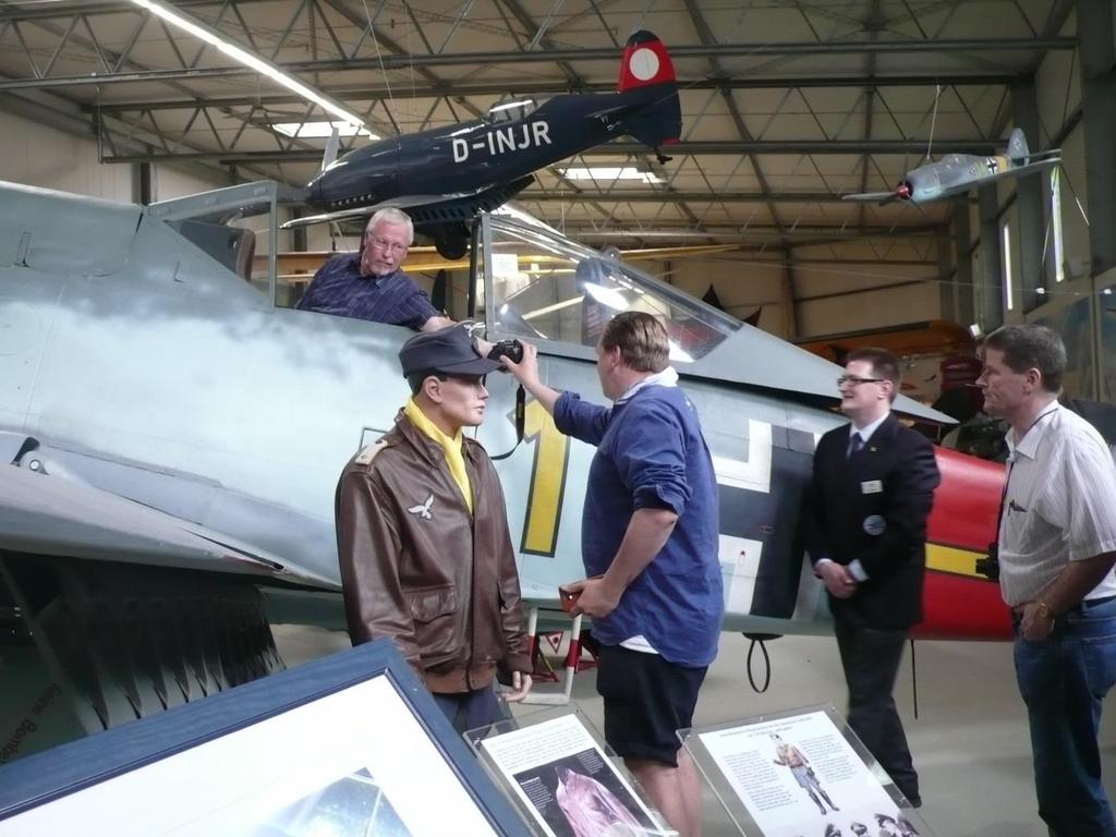 Besök på Luftfahrtmuseum Hannover-Laatzen. FREDAG 29 JUNI Museets kurator Klaus-Dieter Hoppe tar emot oss för vårt VIP-besök.