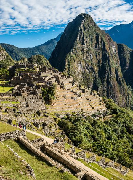 Dag 4: Machu-Picchu, Inka folkets förlorade stad. Dagen börjar tidigt med en 25 minuters färd upp till det fantastiska inka citadellet Machu Picchu.