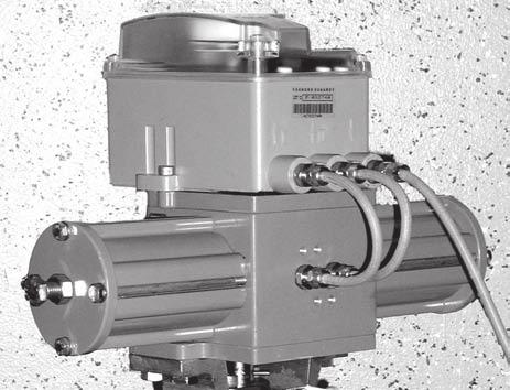2.3 Mounting on NAF-Turnex pneumatic actuator Before mounting, follow instructions on how the fl at on the stem lines up with the cast-in arrow in the housing, see 2.2. Mount the valve actuator on the device.
