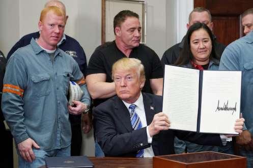 Amerikanska extratullar Importen av stål och aluminum hotar den nationella säkerheten Beslut den 8 mars att extratullar ska införas - 25 % på stål och 10 % på aluminium