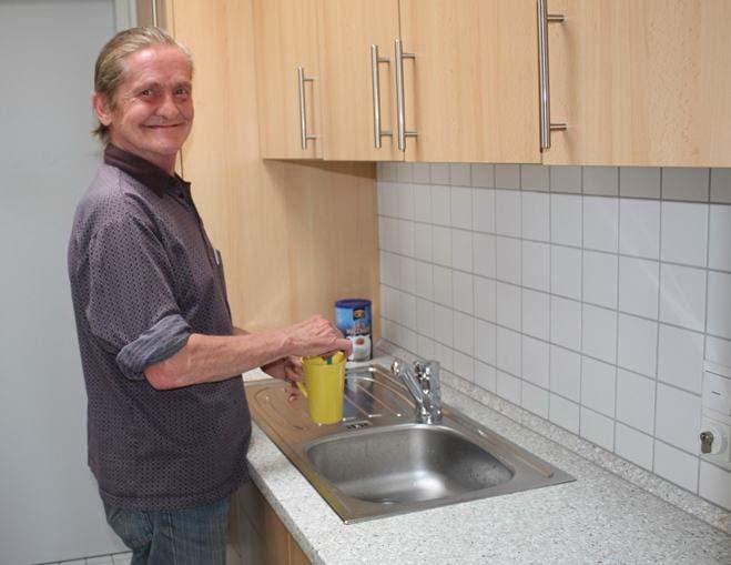 Arbete i rehabiliteringscentrumets verkstad i Waiblingen (Diakoni Stetten) 25 platser, varav 21 lägenheter (med toa, dusch, köksgeråd, telefon etc.