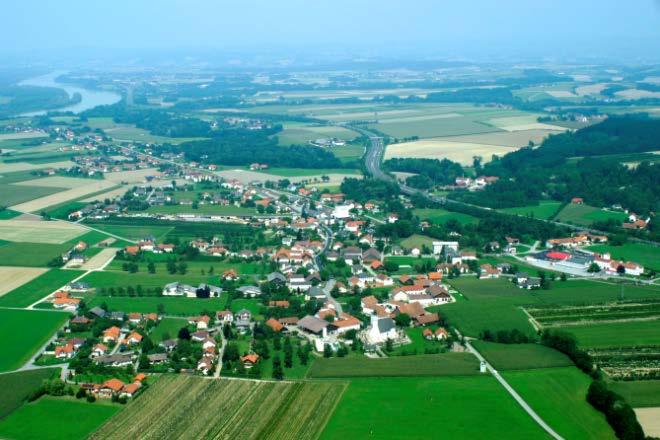 Antiesenhofen kommun, Oberösterreich Bakgrund och syfte Gatubelysningen i Antiesenhofen kommun var ganska gammal (delvis från 60-talet) och stod för en stor andel av kommunens elförbrukning.