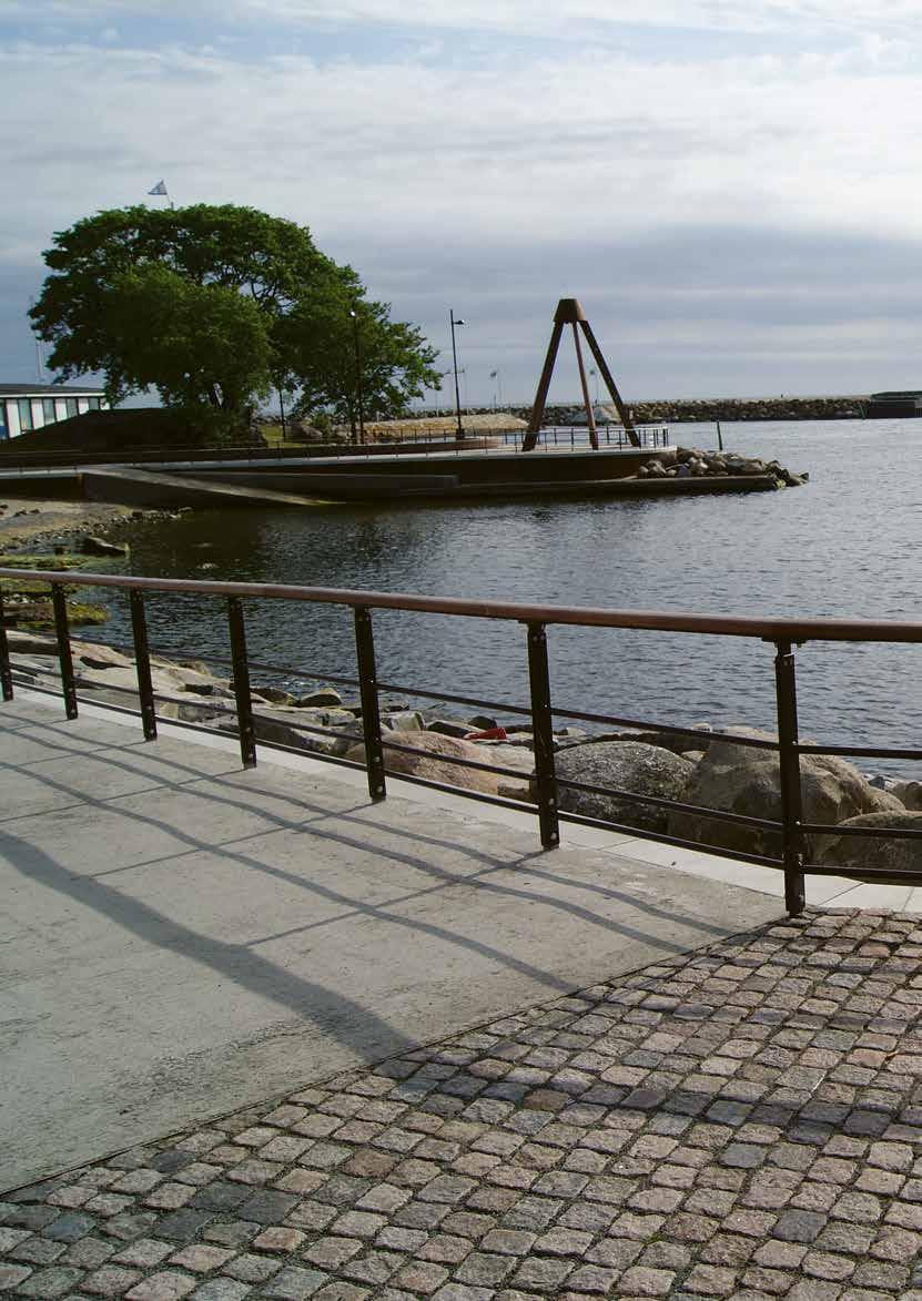 Huvudsponsor S Våra Spon Huvudsponsor SIMRIS Söndagen den 23 juli Österlenseglingen 13.00 www.elanel.se www.elanvvs.se Måndagen den 24 juli Distansseglingar Servering 19.00-23.00 Grillning 19.00-21.