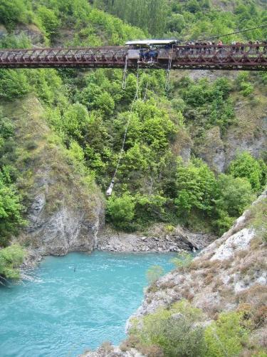 Efter ankomst till Queenstown åker vi direkt till Bungy hoppets ursprung och kollar var det hela började, Hackett