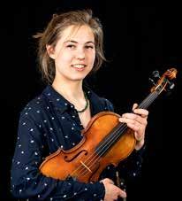 Just nu tycker jag om modern klarinettmusik från 1900-talet eftersom klangerna är så fräcka. Förutom klarinetten tycker jag om att rita, måla och sjunga i kör.