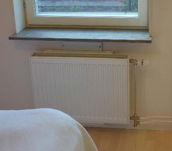 2.4 Värmebehovsberäkning för ett sovrum Skillnaden i radiatorstorlek mellan ett FX- och ett FTX-system kan exemplifieras med värmebehovsberäkning för sovrum 2 i FX-byggnaden på Aga-vägen. Bild 2.