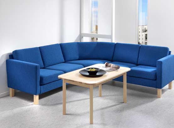 Soffor Levereras med ben i björk, men kan även fås med ben i bok eller ek. Soffa Odin 3-sits, klädd i tyg Dotcom färg 770.