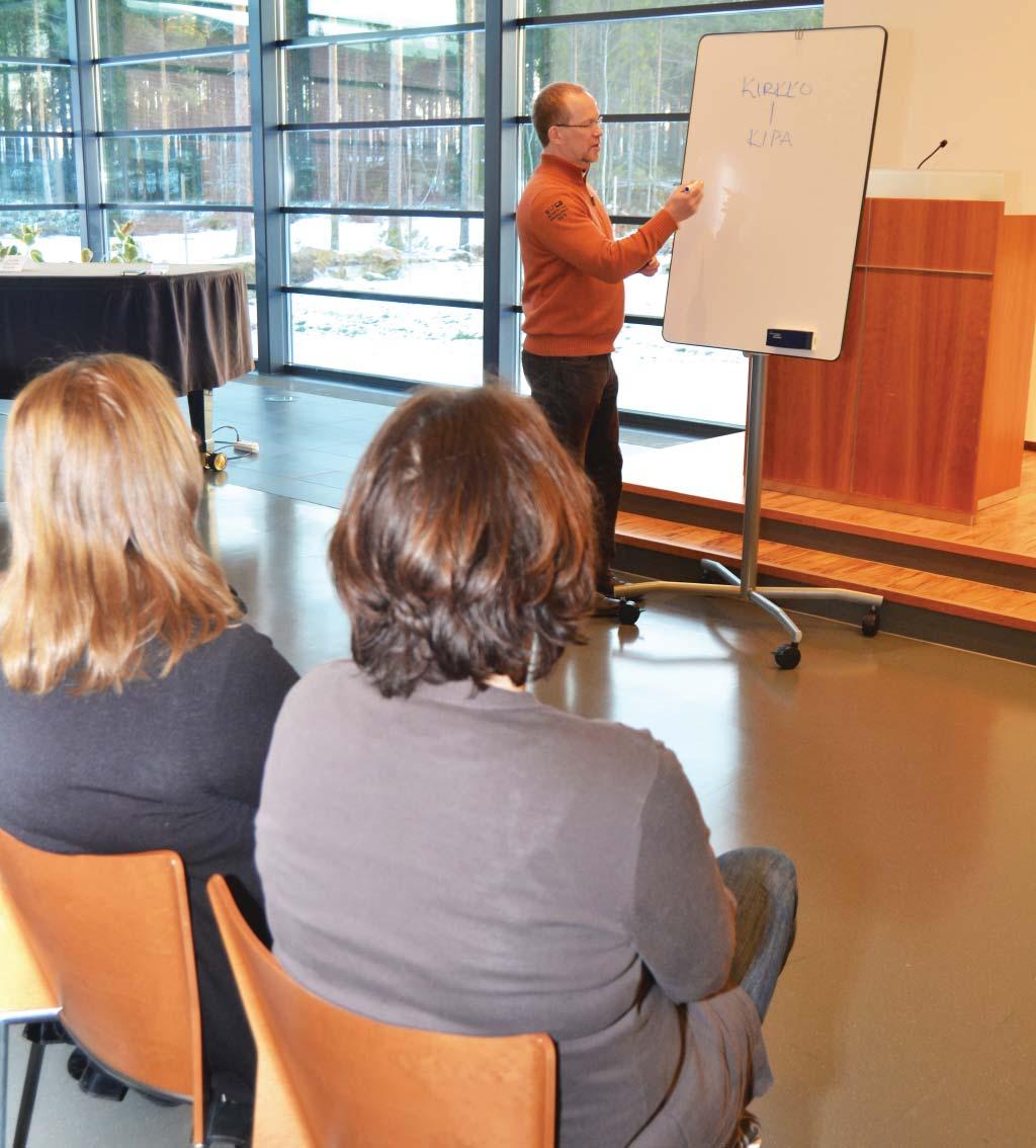 KYRKANS SERVICECENTRAL Kipanytt Kyrkans servicecentrals nyhetsbrev för kunder 3/2013 I detta nummer: Kipa på nätet s. 2 Några ord från direktören s. 3 Utvecklande på basis av respons s.