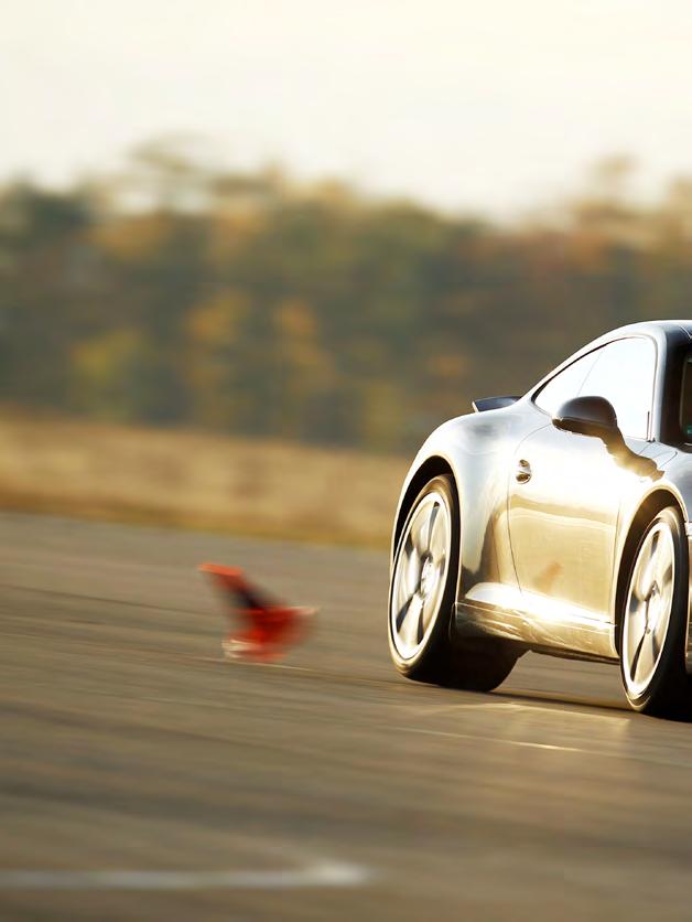 SUPERTEST porsche 911 carrera S kungen är död länge leve kungen Även sportbilarnas kung måste förnyas ibland och den här gången började Porsches ingenjörer med ett tomt,