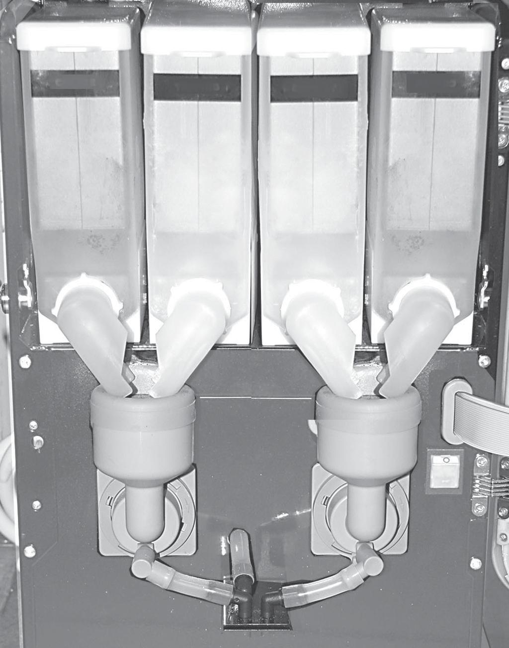 3. Översikt av komponenterna blandarsystem. Empire Cold Eminence Koncentratrör Kondensfälla Blandarskål Koncentratbehållare ON/OFFströmbrytare Empire cold: 4 behållare.