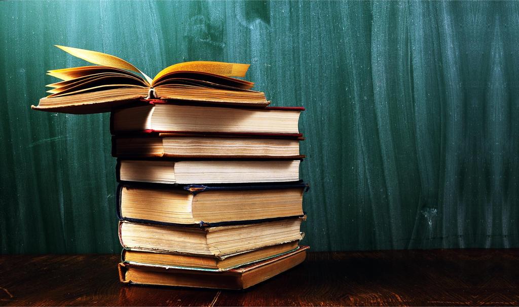 12 /17 DET AMERIKANSKA SKOLSYSTEMET Det amerikanska skolsystemet erbjuder följande eftergymnasiala utbildningar: Associate degree (tvåårig utbildning) Bachelor s degree (tar vanligtvis fyra år att